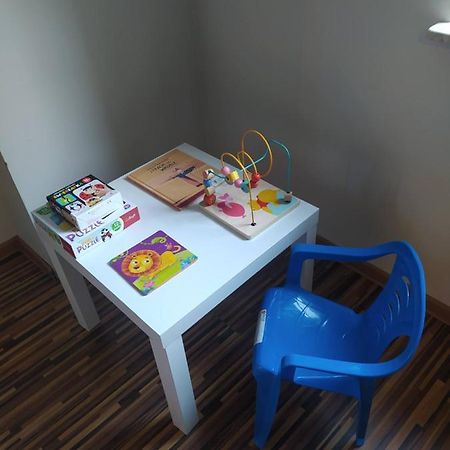 Apartament Przy Fontannie Neptuna กดัญสก์ ภายนอก รูปภาพ