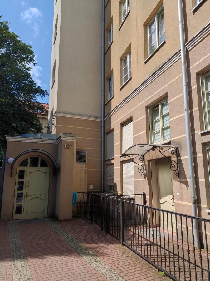 Apartament Przy Fontannie Neptuna กดัญสก์ ภายนอก รูปภาพ