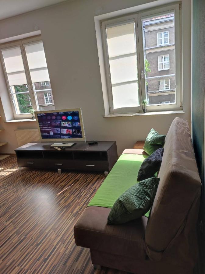 Apartament Przy Fontannie Neptuna กดัญสก์ ภายนอก รูปภาพ